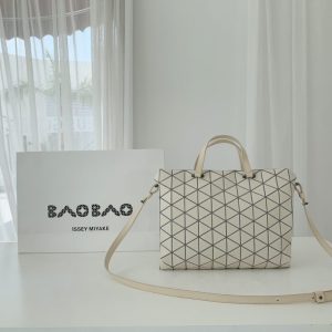 三宅一生 issey miyake baobao 新款公文酒桶包BB83-AG204