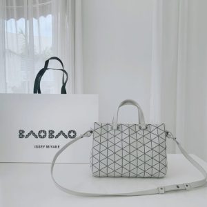 三宅一生 issey miyake baobao 新款公文酒桶包BB83-AG204