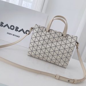 三宅一生 issey miyake baobao 新款公文酒桶包BB83-AG204