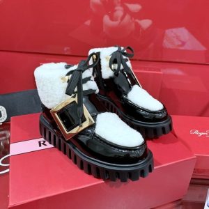 Roger vivier 官網2022冬季重磅推出RV羊毛雪地靴