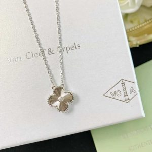 Van Cleef &Arpels 梵克雅寶聖誕限量四葉草項鏈